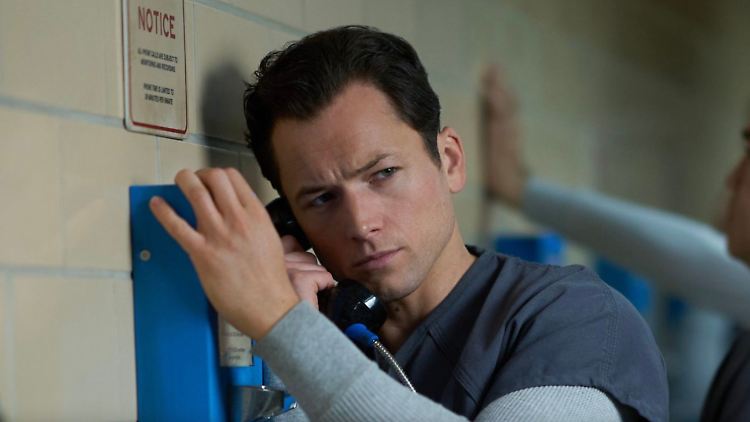 Spricht mit dem Teufel: James Keene (Taron Egerton) in "In with the Devil"