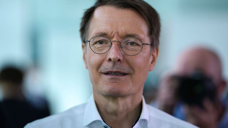 Der zweite Booster ist auch für Leute unter 60 sinnvoll, findet Lauterbach.