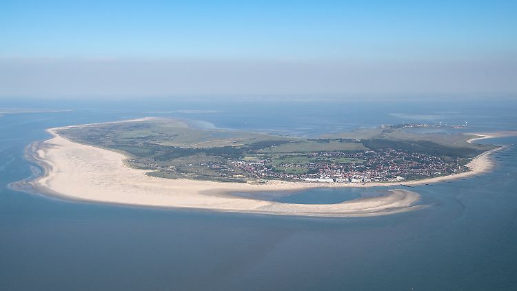 Die Pläne sehen den Bau einer Förderplattform etwa 20 Kilometer entfernt von der deutschen Insel Borkum vor.