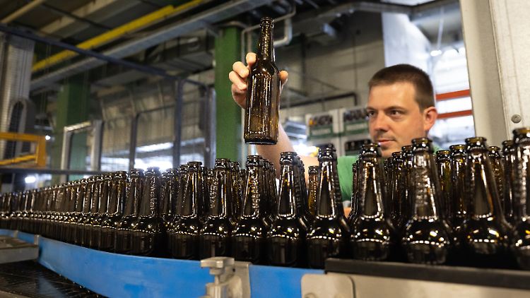 Bei Veltins im Sauerland werden Vorkehrungen getroffen, um auch im Krisenmodus brauen zu können.