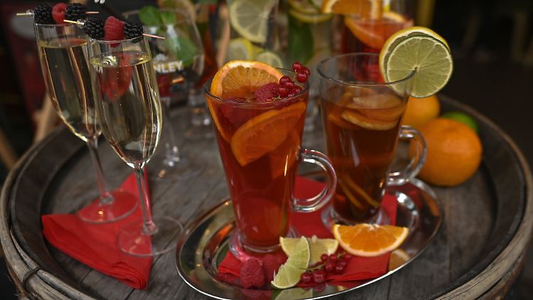 Auch wenn Obst mit drin ist, wird es nicht gesünder - übermäßiger Alkoholkonsum ist erwiesenermaßen schädlich für unseren Körper. 