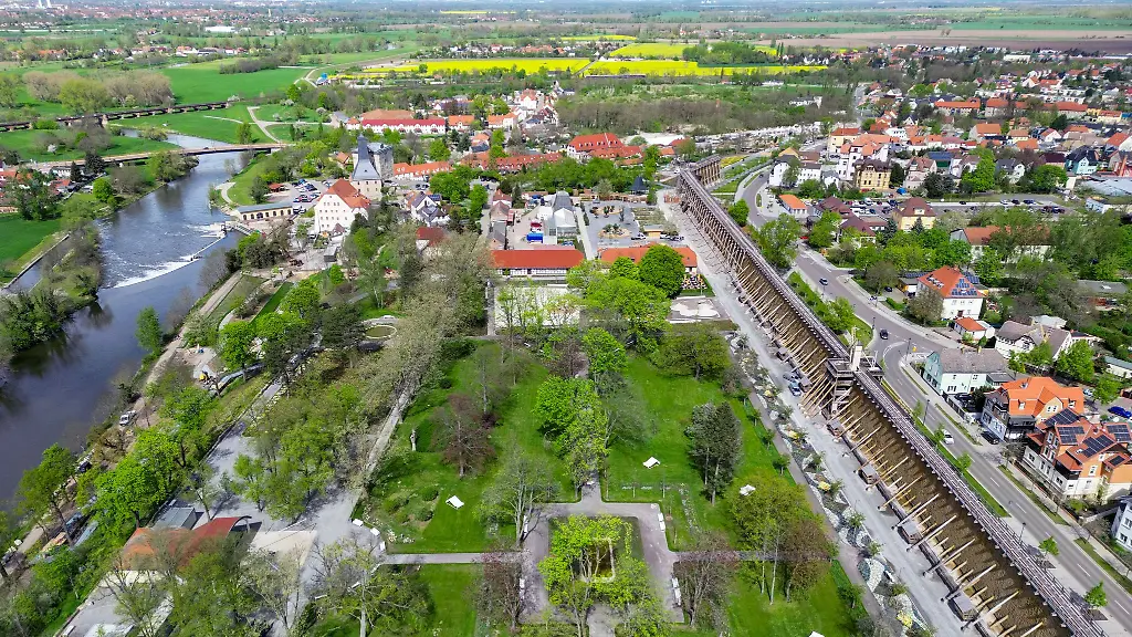 Wechselhaftes-Wetter-macht-den-Veranstaltern-der-Landesgartenschau-zu-schaffen-Viele-Menschen-haelt-das-aber-nicht-von-einem-Besuch-der-Schau-ab
