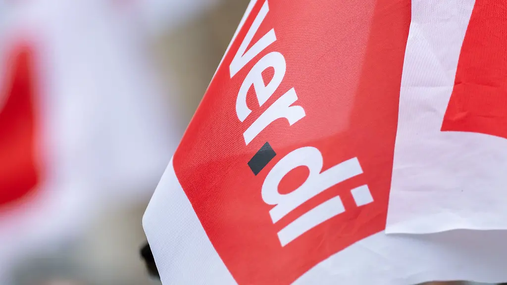 Die-Laufzeit-des-Abschlusses-fuer-die-Beschaeftigten-des-Gross-und-Aussenhandels-betraegt-36-Monate-Die-Einigung-ist-auch-fuer-viele-Betriebe-ohne-Tarifbindung-eine-Orientierung