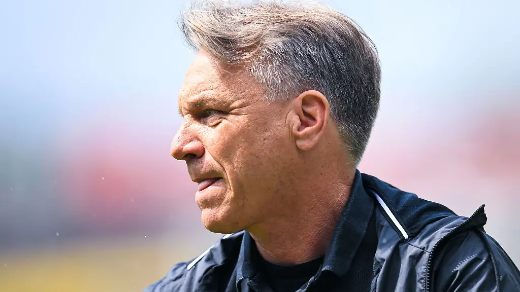 Das-Team-von-Trainer-Horst-Steffen-trifft-zum-Saisonstart-auf-den-1-FC-Magdeburg