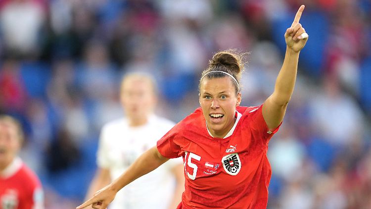Nicole Billa aus Österreich bejubelt ihr Tor zum 1:0 über Norwegen.