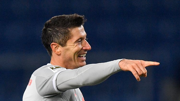 Hat vermutlich wieder gut lachen: Robert Lewandowksi tauscht einen FCB gegen den anderen.
