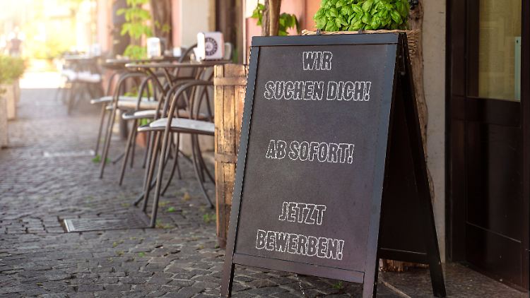 Nicht nur die Luftfahrtindustrie braucht dringend Personal, auch die Gastronomie sucht Mitarbeiter und Mitarbeiterinnen. 