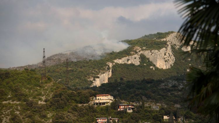 Italien leidet unter einer anhaltenden Dürre. In vielen Regionen kommt es zu Bränden - wie hier in Nago, Norditalien.