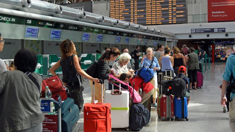 Am Sonntag heißt es an den italienischen Flughäfen: Bitte warten. Ryanair hat wegen des Streiks bei Enav bereits einige Flüge abgesagt.