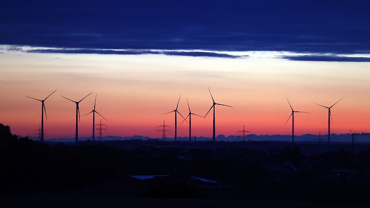 "Planungs- und Genehmigungsverfahren für Erneuerbare-Energien müssen vereinfacht werden", sagte der Allianz-Energieexperte Markus Zimmer.