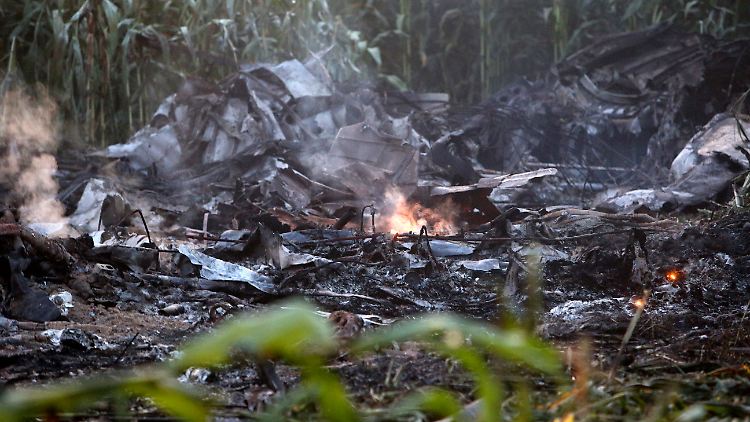 Ein Feuerwehrmann vor Ort sprach von "einer Information, nach der das Flugzeug Munition transportiert hat".