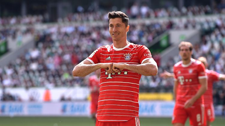 Der letzte Jubel im Bayern-Dress: Lewandowski nach seinem Treffer in Wolfsburg am 34. Spieltag der Vorsaison. 