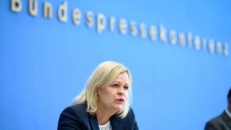 "Wir sind vorbereitet, auch auf mögliche neue Protestgeschehen", sagt Faeser.