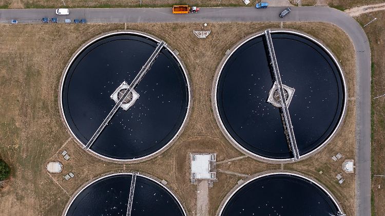 Ministerpräsident Woidke fordert die Speicherung und Wiederverwendung von Abwasser - hier ein Blick auf die Nachklärbecken im Klärwerk Halle-Nord der Halleschen Wasser und Stadtwirtschaft (HWS).