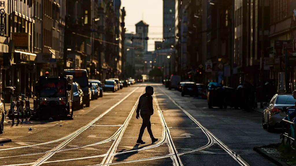 Zu-einem-Tag-der-offenen-Tuer-laedt-das-Frankfurter-Bahnhofsviertel-Besucherinnen-und-Besucher-ein