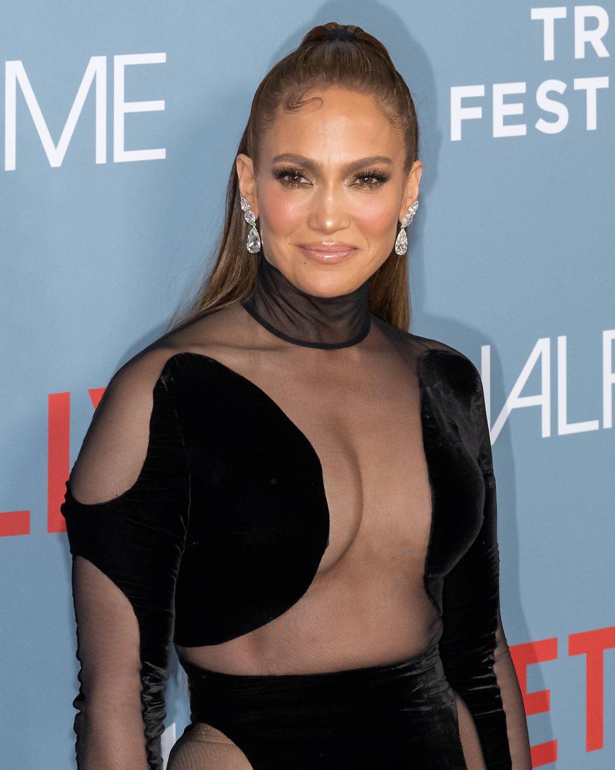 Jennifer Lopez kann man wohl guten Gewissens als glückliche Frau bezeichnen (wenn vielleicht auch nicht immer glücklich in der Kleiderwahl): Nicht nur ...