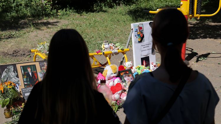 Die Ukraine beklagt bei den Angriffen auf Zivilisten auch getötete Kinder.