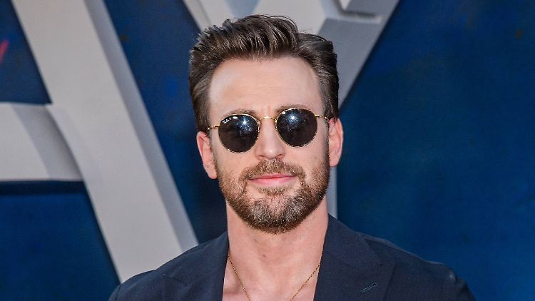 Begehrter Single, trotzdem allein: Chris Evans.