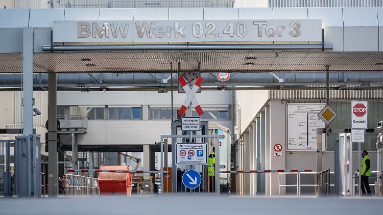 In beiden Montagehallen fielen die Früh- und Spätschichten aus.