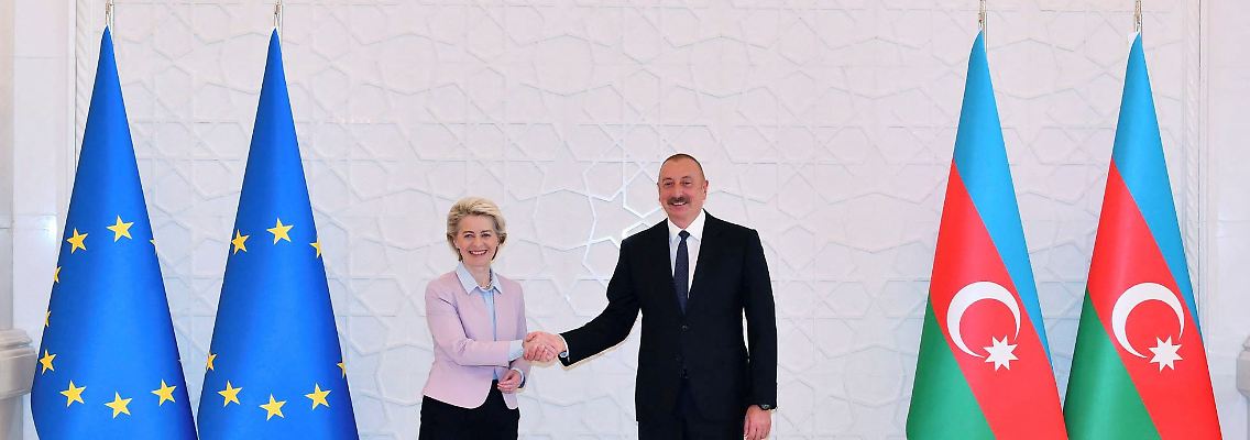 U-Kommissionspräsidentin Ursula von der Leyen und Aserbaidschans Präsident Ilham Aliyev.