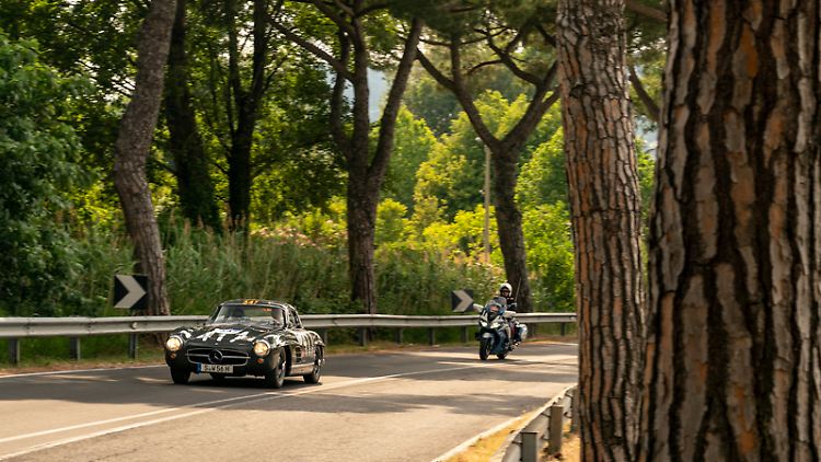 Wiedergeburt der 1000 Meilen: Seit 1977 wird die Mille Miglia nicht mehr als Sportwagenrennen, sondern als Oldimter-Rallye ausgetragen.