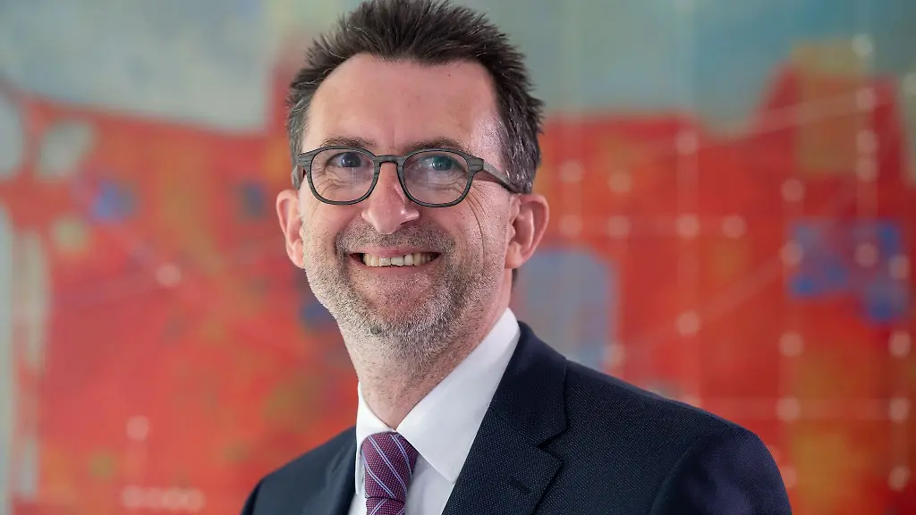 Freut-sich-ueber-das-weltweite-Interesse-von-Sportlern-am-Trainingsstandort-Saarbruecken-Sportminister-Reinhold-Jost