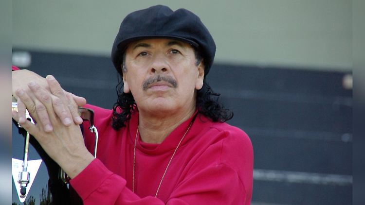 Gitarrenlegende Carlos Santana hatte in letzter Zeit öfter gesundheitliche Probleme - ihn zieht es aber auch mit nun 75 Jahren wieder auf die Bühne.
