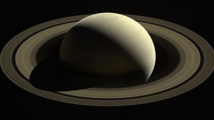Das von der Raumsonde Cassini aufgenommene Bild zeigt den Saturn.