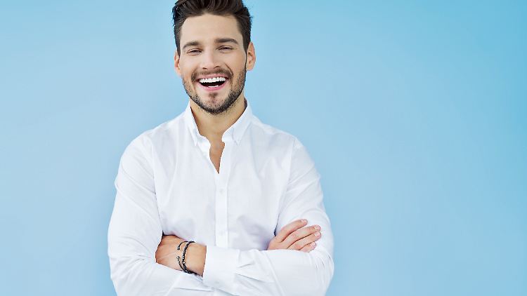 Das perfekte weiße Hemd muss folgende Kriterien erfüllen.