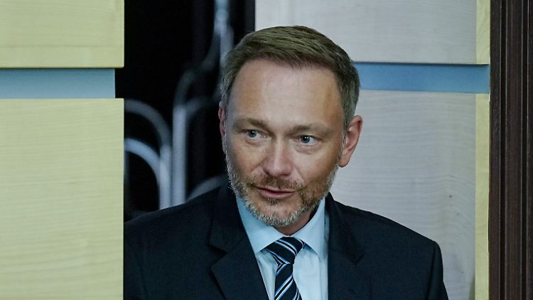 Christian Lindner hat aus dem Urlaub ein paar Botschaften für SPD und Grüne mitgebracht.