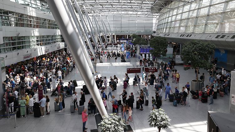 In den ersten sechs Monaten gab es im deutschen Luftraum mehr als 1,2 Millionen Flugbewegungen und damit rund 76 Prozent des Vorkrisen-Jahres 2019.