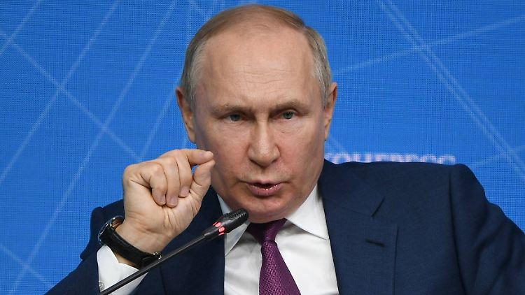 Wladimir Putin wirft westlichen Politikern vor, für eigenes Fehlverhalten Russland verantwortlich zu machen.