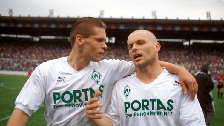 Thorsten Legat (l.) und Uli Borowka spielten später gemeinsam für Werder Bremen.