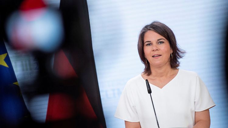 "Wir brauchen Gas aus Russland", sagt Außenministerin Annalena Baerbock.