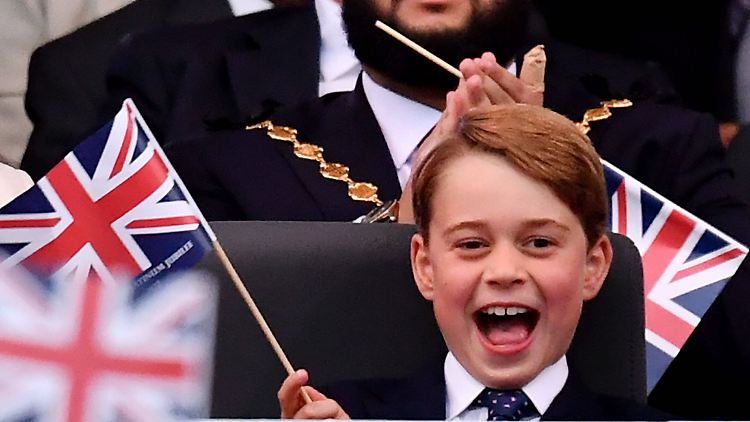 Prinz George Anfang Juni bei den Feierlichkeiten zum Thronjubiläum seiner Urgroßmutter - nun feiert er selbst.