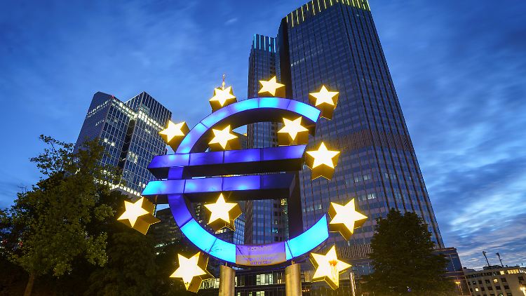 Die EZB sei sich bewusst, dass in Europa große Unsicherheit herrsche, nicht zuletzt wegen des Kriegs in der Ukraine und der Energiepreise, so Lagarde.