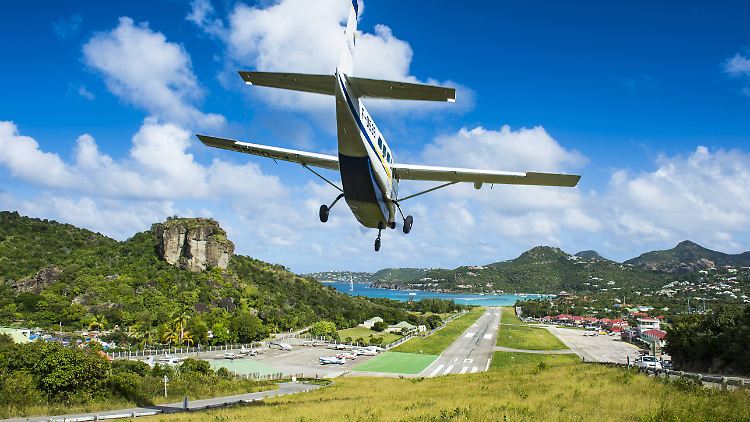 Für den riskanten Anflug auf den Flughafen von Saint Barth brauchen Piloten eine spezielle Lizenz.