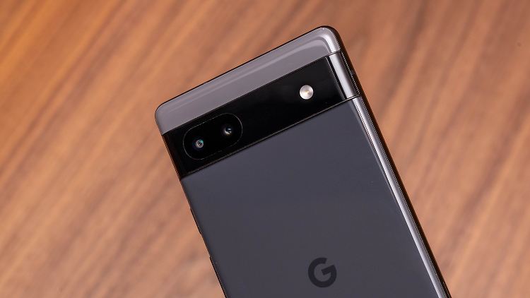Obwohl es mit der älteren Kamera des Pixel 5 ausgestattet ist, gewann das Google Pixel 6a einen Kamera-Blindtest gegen aktuelle Top-Smartphones.