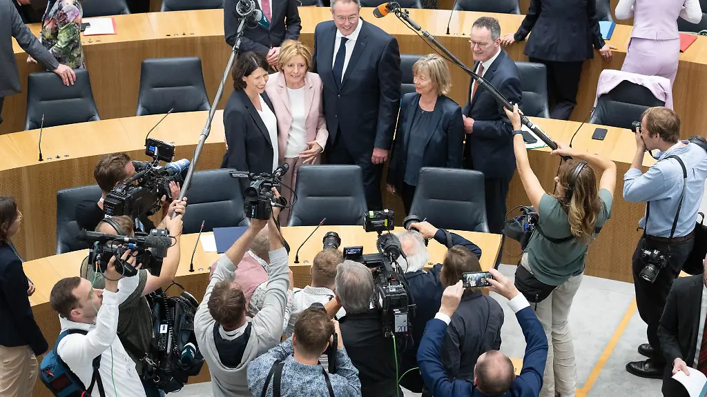 Der-neue-Ministerpraesident-bekommt-an-seinem-ersten-Tag-viele-Glueckwuensche-aber-auch-Forderungen-zu-hoeren