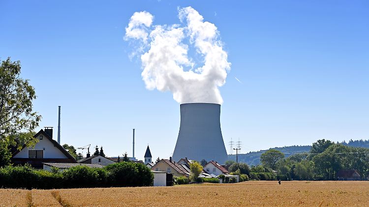 AKW Isar 2 in Niederbayern - es soll zum Jahresende vom Netz gehen, so wie auch die Kraftwerke Emsland und Neckarwestheim 2.