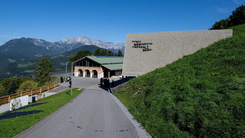 Ein-Dokumentationszentrum-auf-dem-Obersalzberg-erinnert-an-die-Verbrechen-der-Nationalsozialisten