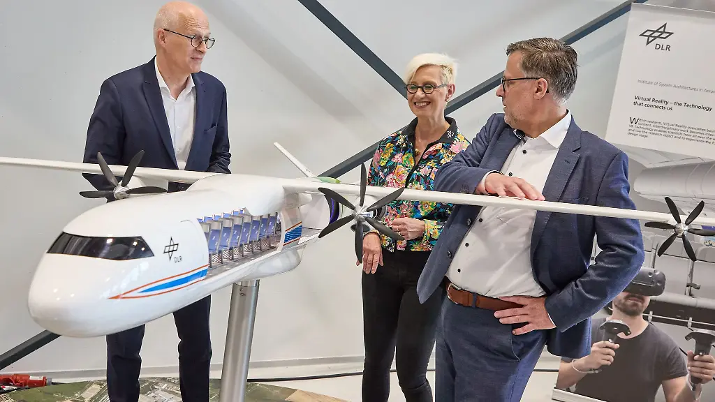 Hamburgs-Erster-Buergermeister-Peter-Tschentscher-SPD-besuchte-das-ZAL-zur-Einweihung-de