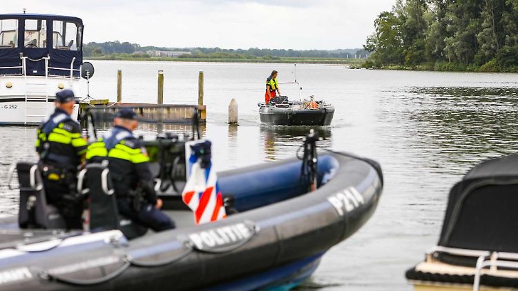 Polizisten und andere Rettungskräfte waren stundenlang im Einsatz.