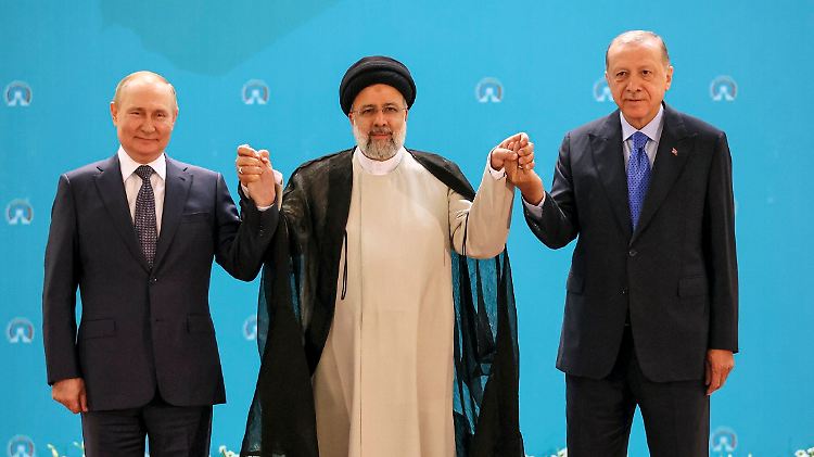 Am 19.7. trafen sich Putin und die Türkei mit dem iranischen Präsidenten Ebrahim Raisi in Teheran.