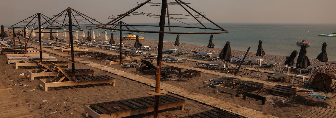 Die Flammen fraßen sich in Vatera bis zum Strand vor.