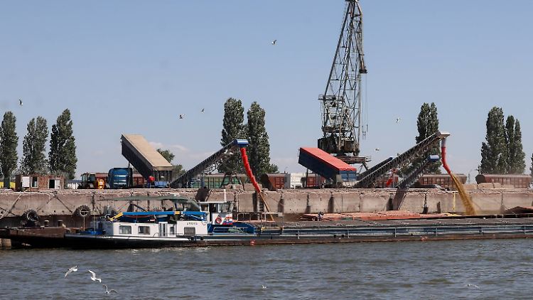 Odessa ist die größte Stadt und der wichtigste Hafen an der Schwarzmeerküste. Sie ist für die Wiederaufnahme der ukrainischen Getreideexporte von entscheidender Bedeutung. 