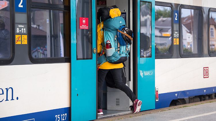 Der öffentliche Nahverkehr wird durch das 9-Euro-Ticket stark belastet. 