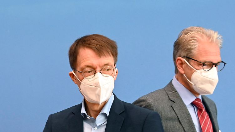 Lauterbach und Gassen haben seit Beginn der Pandemie unterschiedliche Auffassungen, was die Bedrohlichkeit von Corona-Infektionen angeht.