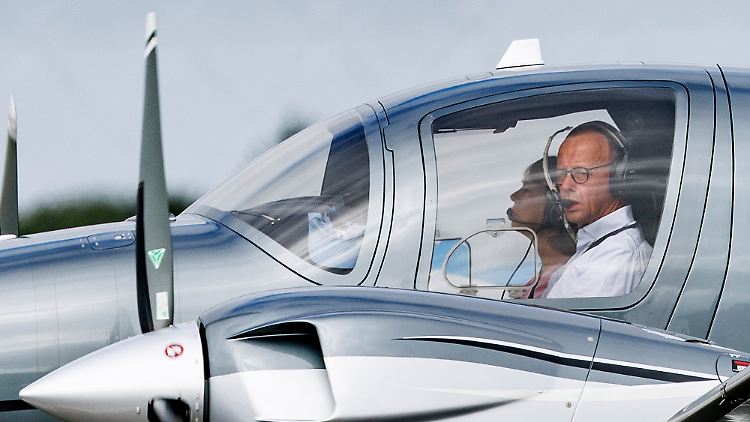 Er nutze sein Flugzeug vor allem für berufliche Zwecke, sagt Merz.