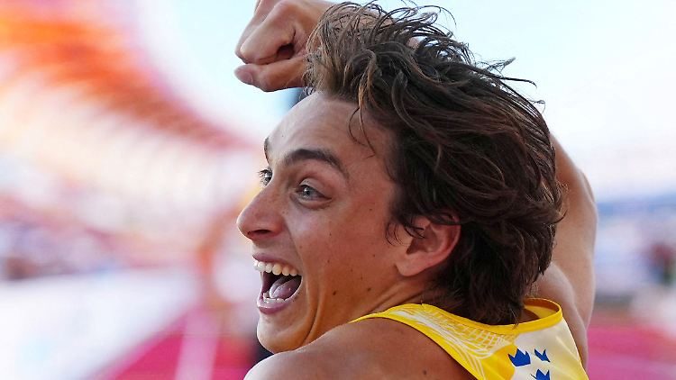 Armand Duplantis holt WM-Gold. Zum ersten Mal unter freiem Himmel.
